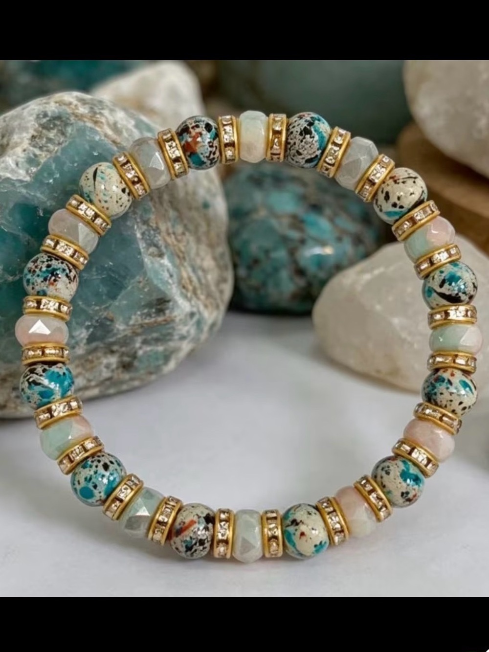 Gold-Accent Rise Quartz & mottled Cream Beaded Stretch Bracelet